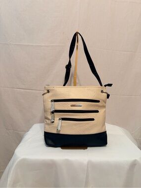 Stone Mountain two-tone leather cream & black leather accents, multiple pockets.